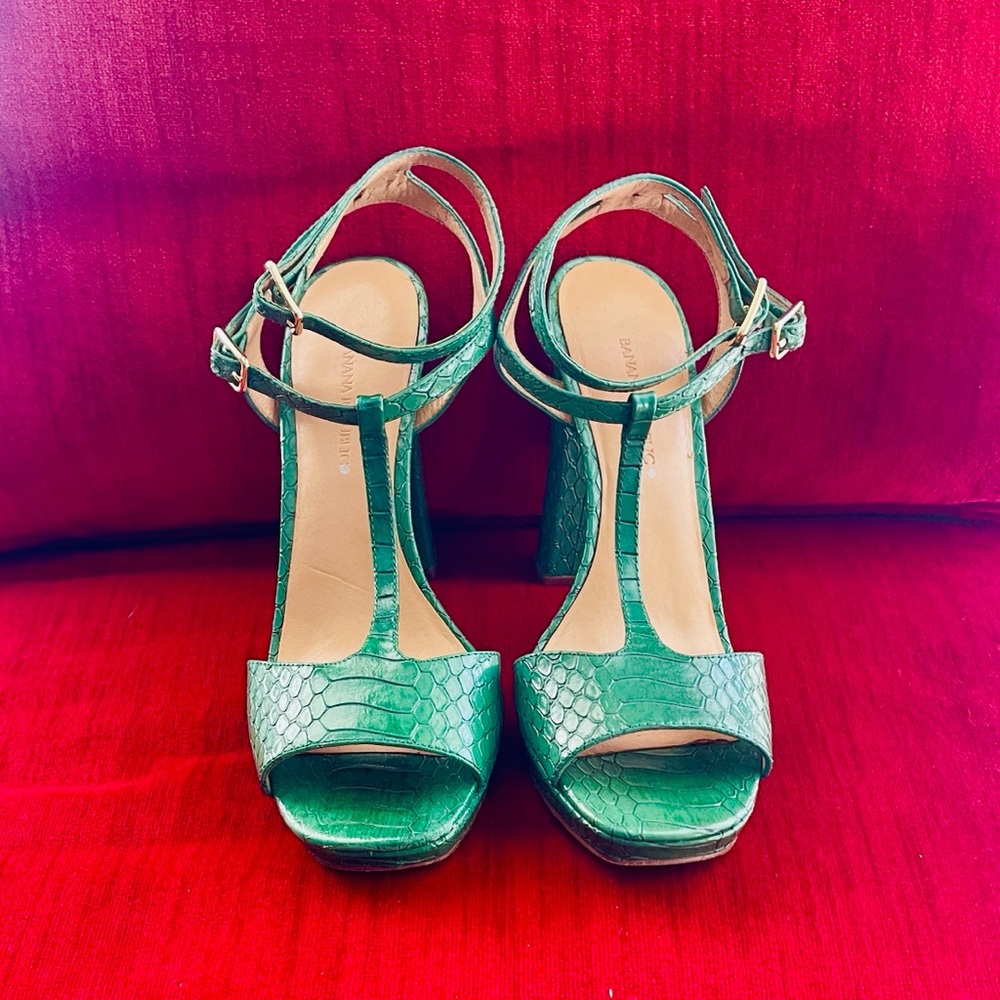 Banana Republic Green Textured Heels
